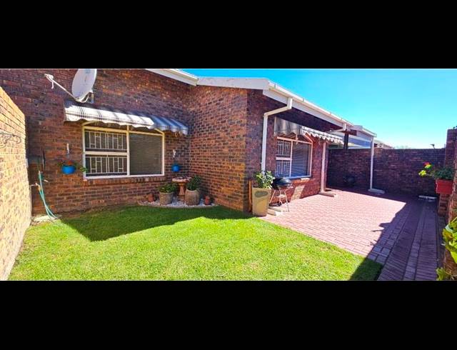 3 BEDROOM TOWNHOUSE FOR SALE IN THREE RIVERS